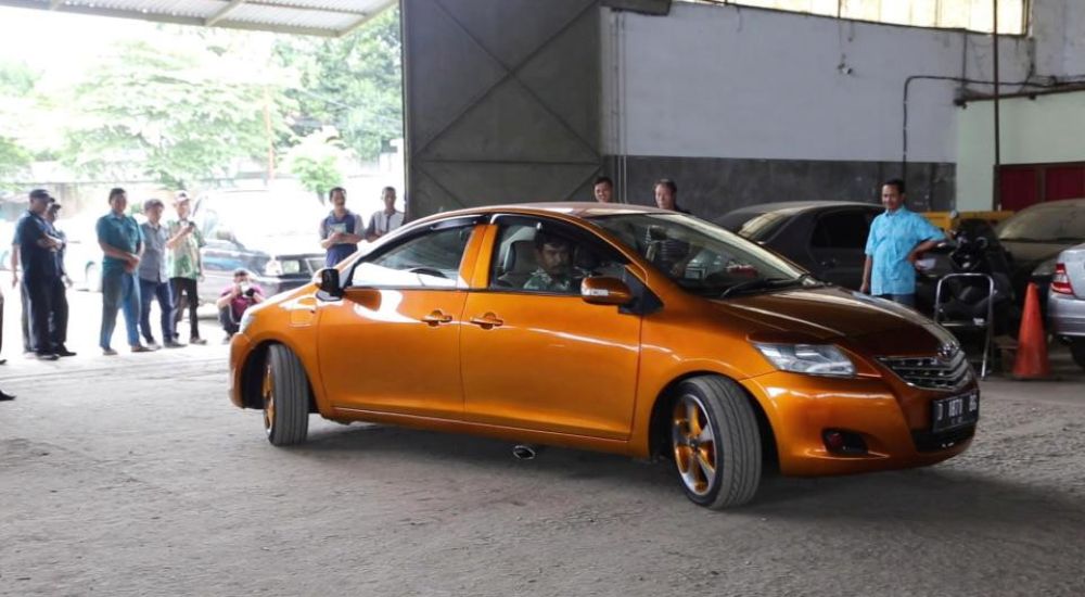 Dân chơi Indonesia độ xe Toyota Vios 2 đầu kỳ lạ gây chú ý trên mạng xã hội