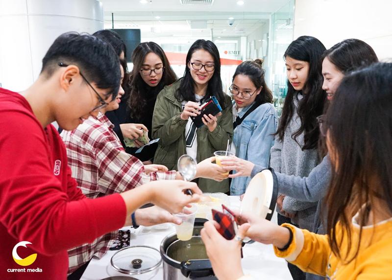 Sinh viên Đại học RMIT Việt Nam mang Tết ấm tới các bệnh nhi