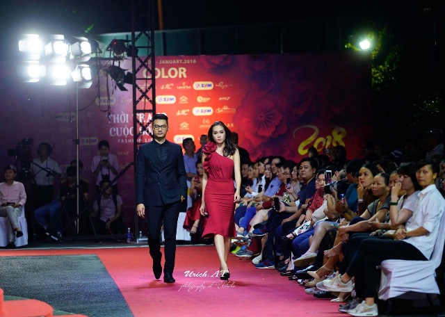 Siêu mẫu Lê Thu An sải bước chuyên nghiệp, tràn đầy năng lượng