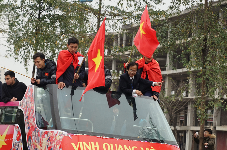 VFF không biết việc ông Lân Trung lên xe bus diễu hành cùng đội U23 Việt Nam