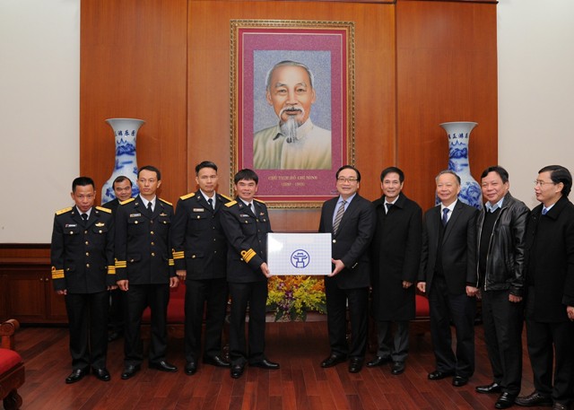 Bí thư Thành ủy Hoàng Trung Hải tiếp đoàn cán bộ, chiến sĩ Tàu ngầm Hà Nội và Lữ đoàn tàu ngầm 189