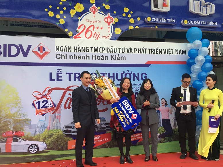 BIDV trao 500 triệu đồng tới khách hàng trúng thưởng chương trình “Tài Lộc Nhân đôi”