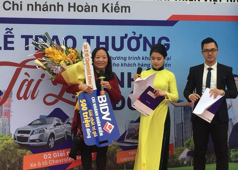 BIDV trao 500 triệu đồng tới khách hàng trúng thưởng chương trình “Tài Lộc Nhân đôi”