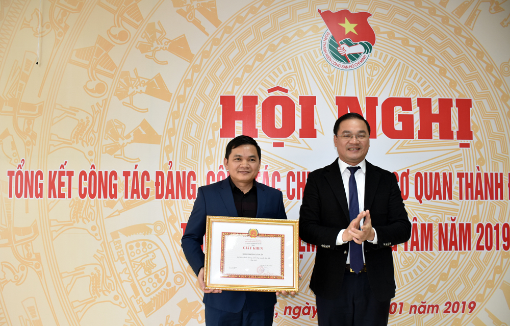 Trường Lê Duẩn nhận Bằng khen Chi bộ đạt danh hiệu Chi bộ trong sạch vững mạnh tiêu biểu năm 2018