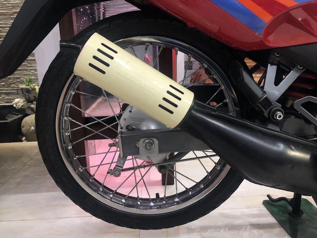 Sài Gòn: Suzuki RGV 120 đời 2002 mới “đập thùng” được rao bán với giá 1 tỷ đồng