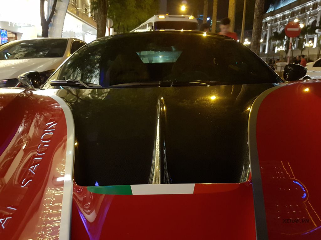 Gặp Ferrari 488 GTB độ Mansory hầm hố nhất Việt Nam