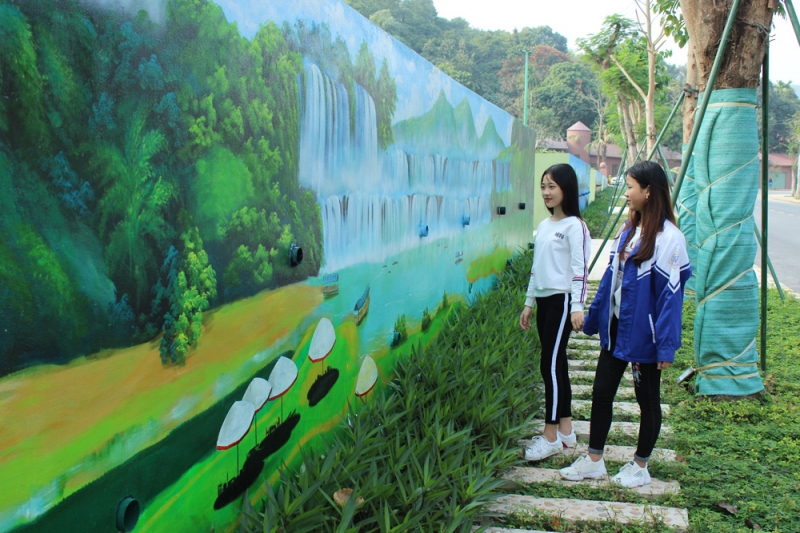 Tranh tường về cảnh đẹp đất nước ở Ngã năm Đền Giếng (ảnh internet)