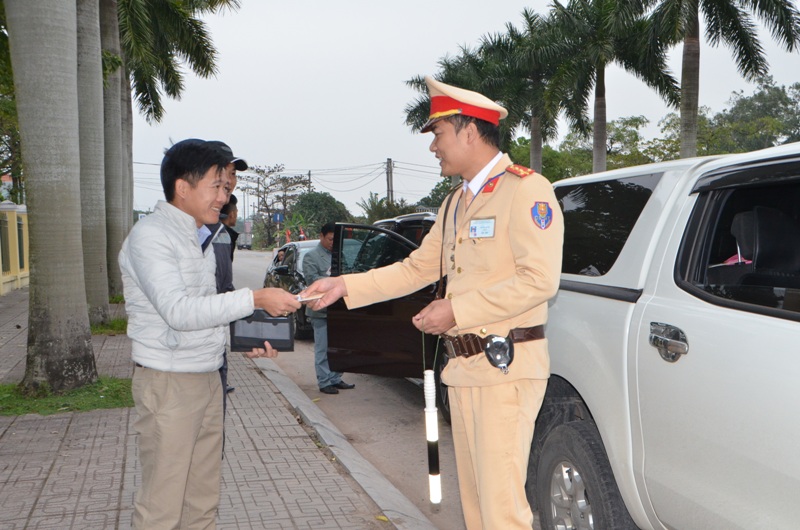 Lực lượng công an tăng cường kiểm tra các phương tiện dịp cuối năm