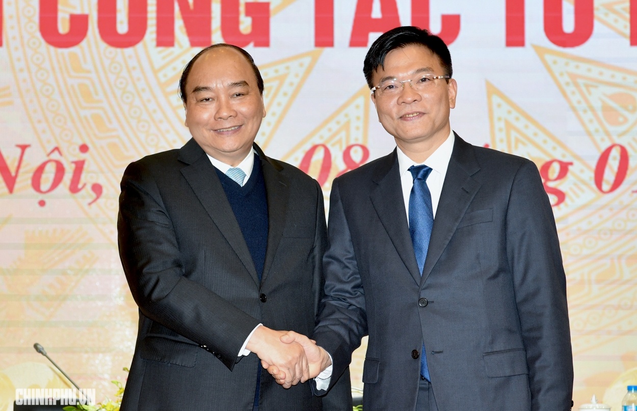 Thủ tướng Nguyễn Xuân Phúc và Bộ trưởng Bộ Tư pháp Lê Thành Long