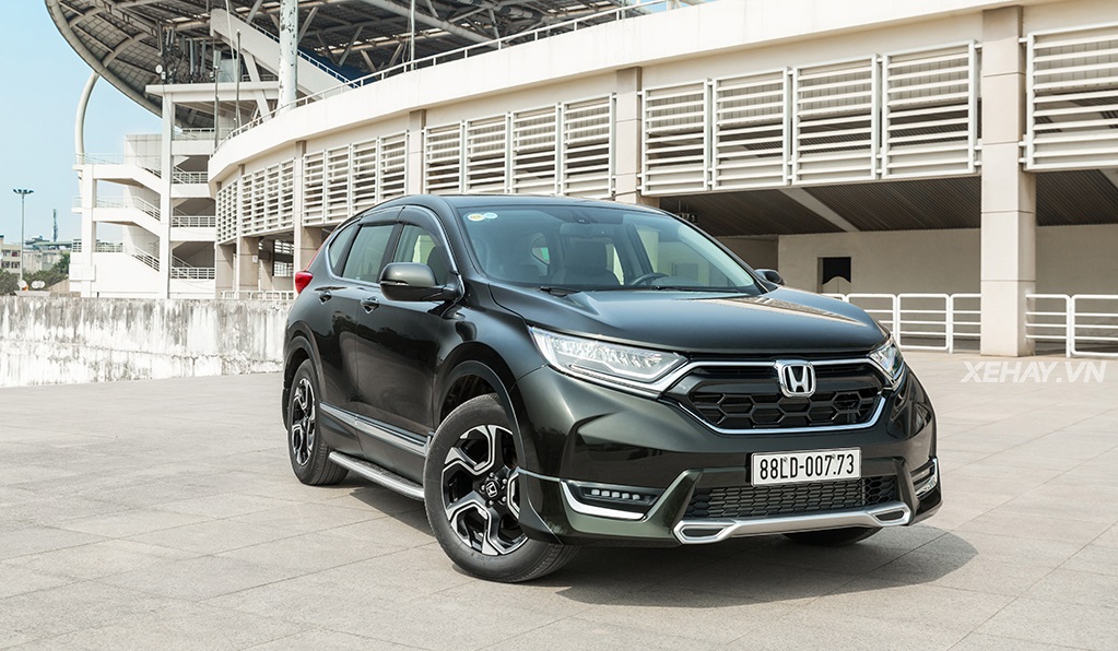 Với giá bán hiện tại, Honda CR-V trở thành mẫu xe đắt nhất phân khúc crossover tầm trung, cao hơn các đối thủ nhưMazda CX-5, Mitsubishi Outlander hay Nissan X-Trail.