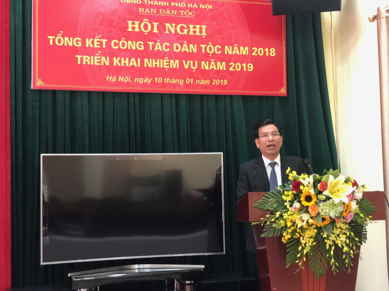 Đồng chí Nguyễn Tất Vinh, Trưởng Ban Dân tộc phát biểu tiếp thu ý kiến tại Hội nghị