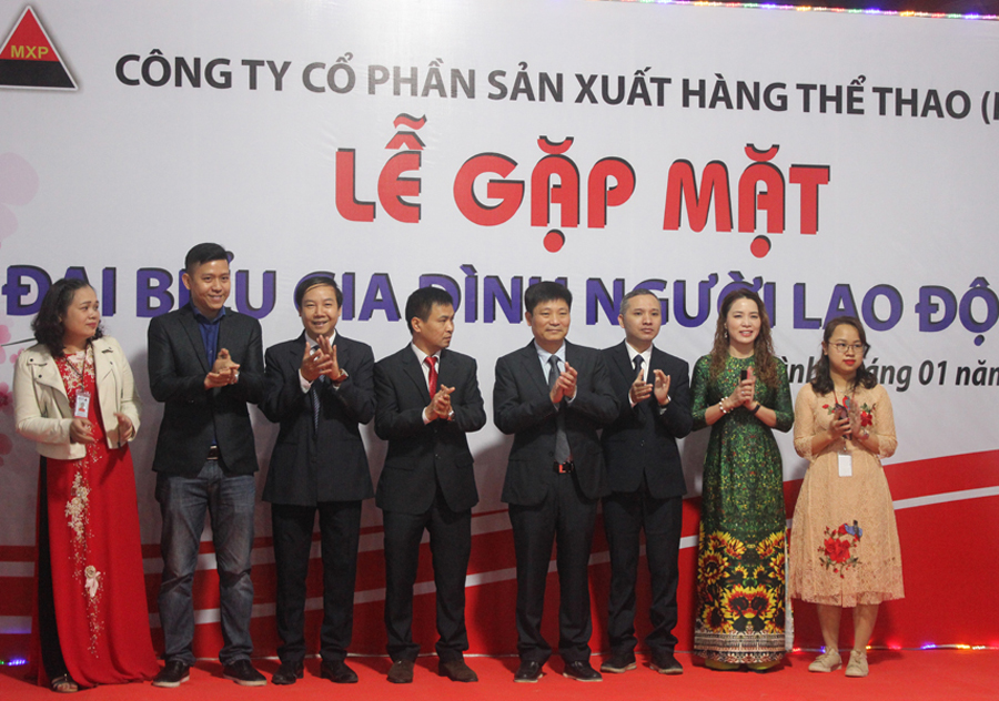 Lãnh đạo Công ty MXP đón tiếp các đại biểu tới tham quan nhà máy