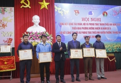 Huyện đoàn Thường Tín nhận cờ thi đua xuất sắc của UBND TP Hà Nội