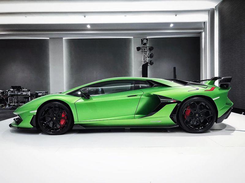 Được áp dụng rất nhiều công nghệ tiên tiến, Lamborghini Aventador SVJ có trọng lượng chỉ 1.525kg