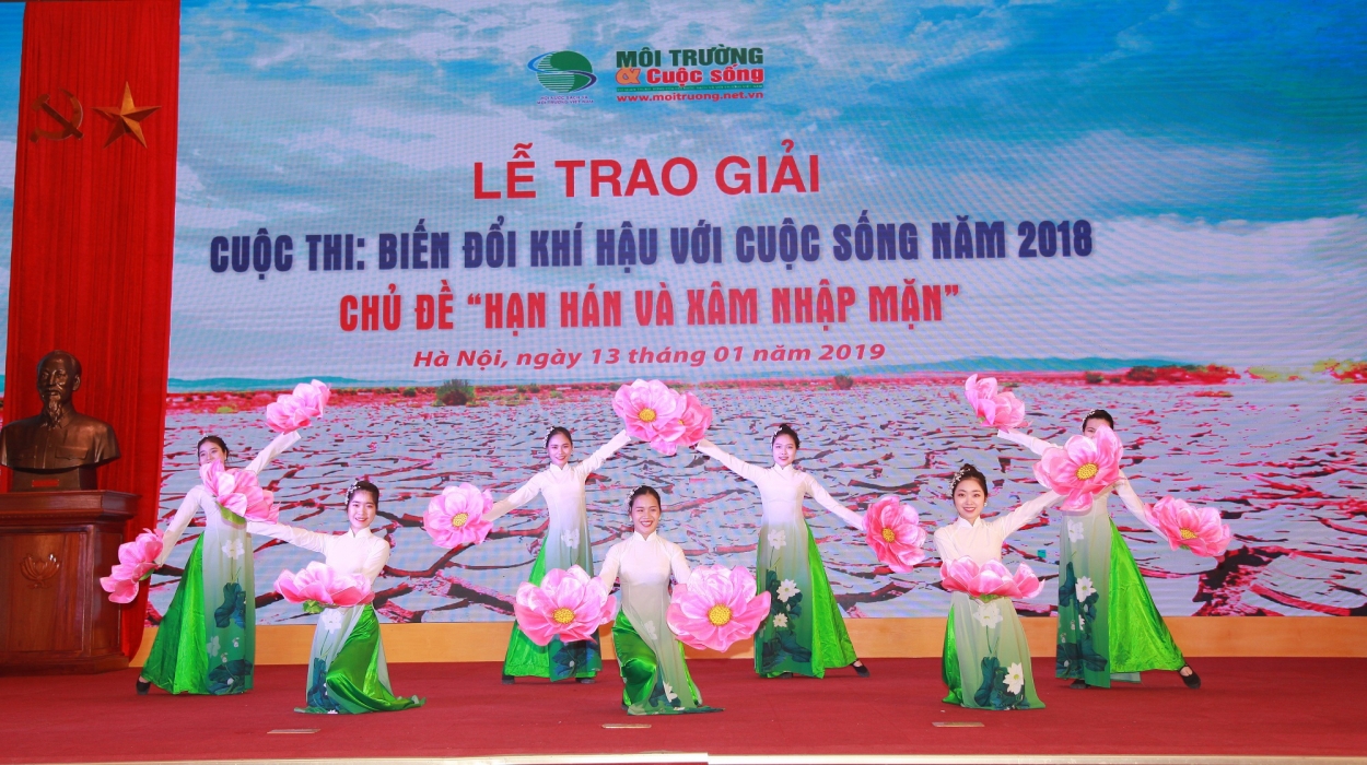 Những tiết mục tuyệt vời đến từ ca sỹ Hoàng Tùng Sao mai 2005, ca sỹ Thiên Di, ca sỹ Thanh Tùng, ca sỹ Nam Anh và vũ đoàn Amazing