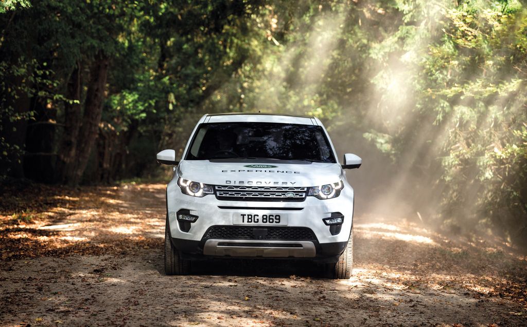 JLR giảm giá mẫu cũ chào đón mẫu Evoque mới 2019 chuẩn bị về Việt Nam