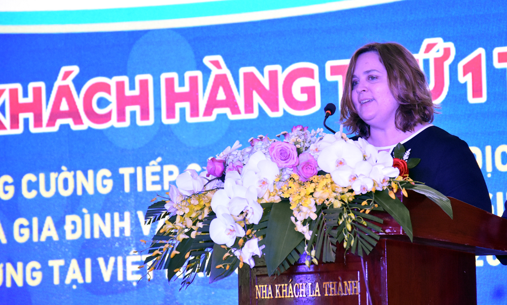 Bà Nicole Raagever, Giám đốc Marie Stopes khu vực Đông nam Á, kiêm Trưởng đại diện MSV tại Việt Nam phát biểu tại chương trình