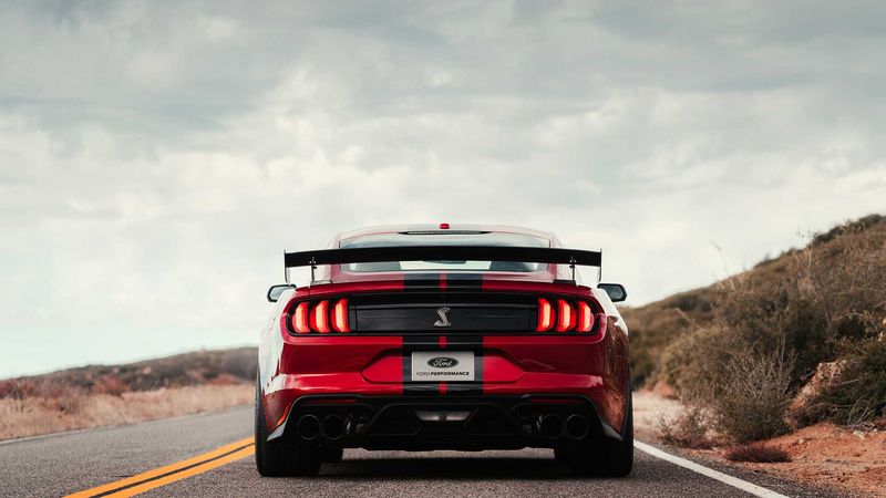 Ford Mustang Shelby GT500 2020 đầu tiên được bán có giá 25,5 tỷ VNĐ