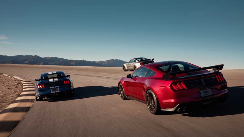 Ford Mustang Shelby GT500 2020 đầu tiên được bán có giá 25,5 tỷ VNĐ