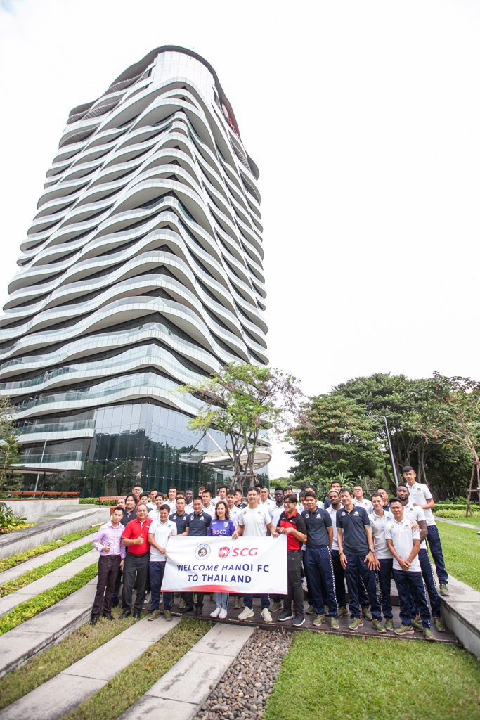 Cầu thủ Hà Nội FC thăm Tòa nhà 100 năm của SCG - Tòa nhà xanh đạt chuẩn LEED Platinum