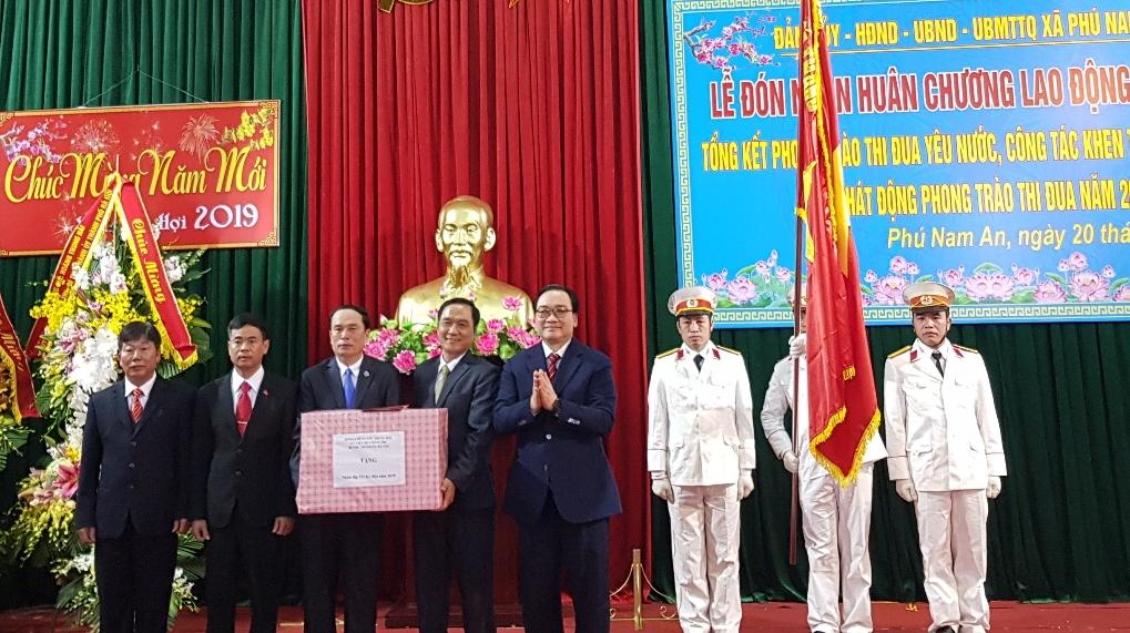 Xã Phú Nam An, huyện Chương Mỹ đón nhận Huân chương Lao động hạng Nhì