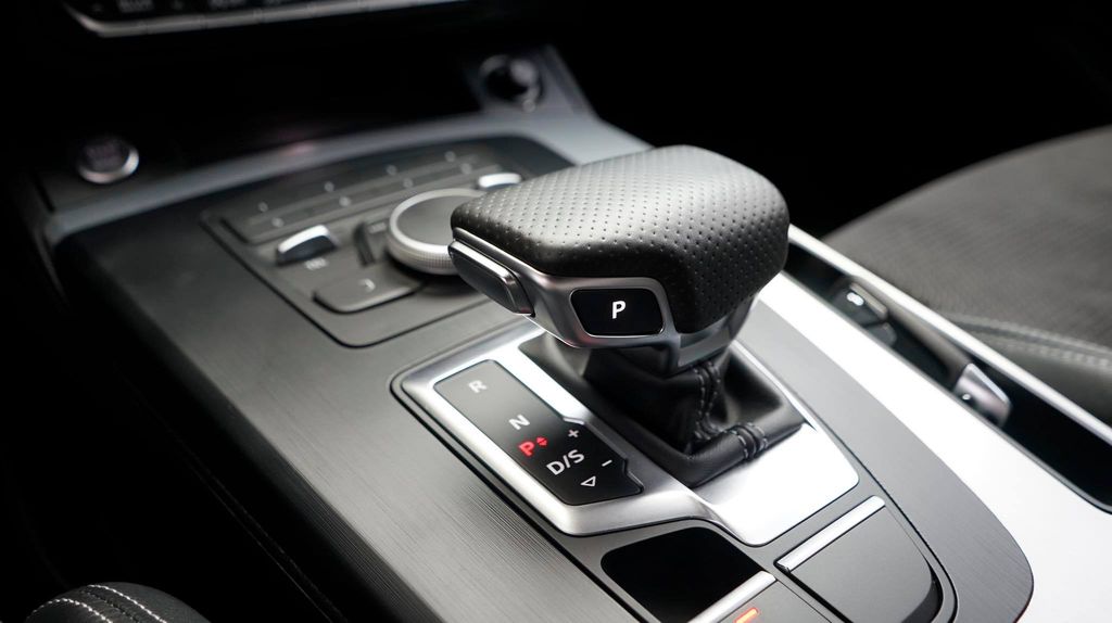 Cần số điện tử mang phong cách đặc trưng của các mẫu xe mới nhà Audi