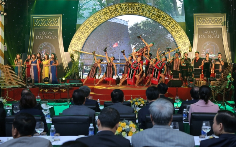 Nghệ sĩ Hà Nội hào hứng với triển lãm trưng bày “Báu vật đại ngàn”