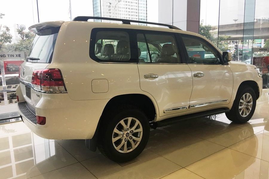 Toyota Land Cruiser 2019 chính hãng tại Việt Nam có giá tăng gần 350 triệu đồng