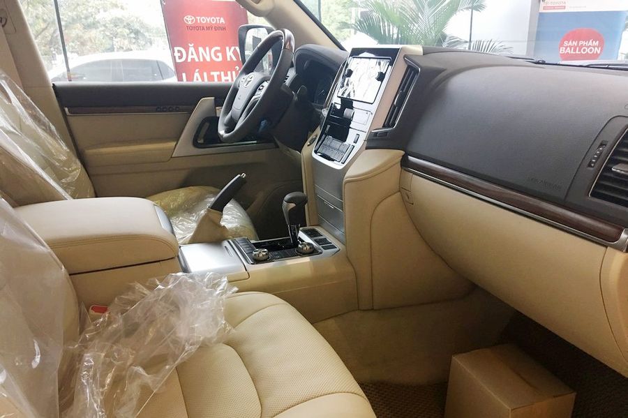 Toyota Land Cruiser 2019 chính hãng tại Việt Nam có giá tăng gần 350 triệu đồng