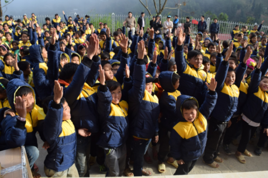 Hoàng Su Phì – Hà Giang: 700 em học sinh được mặc áo ấm đến trường