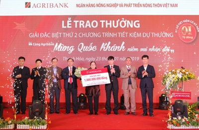 Agribank trao thưởng sổ tiết kiệm 1 tỷ đồng cho khách hàng thứ 2 trúng giải Đặc biệt