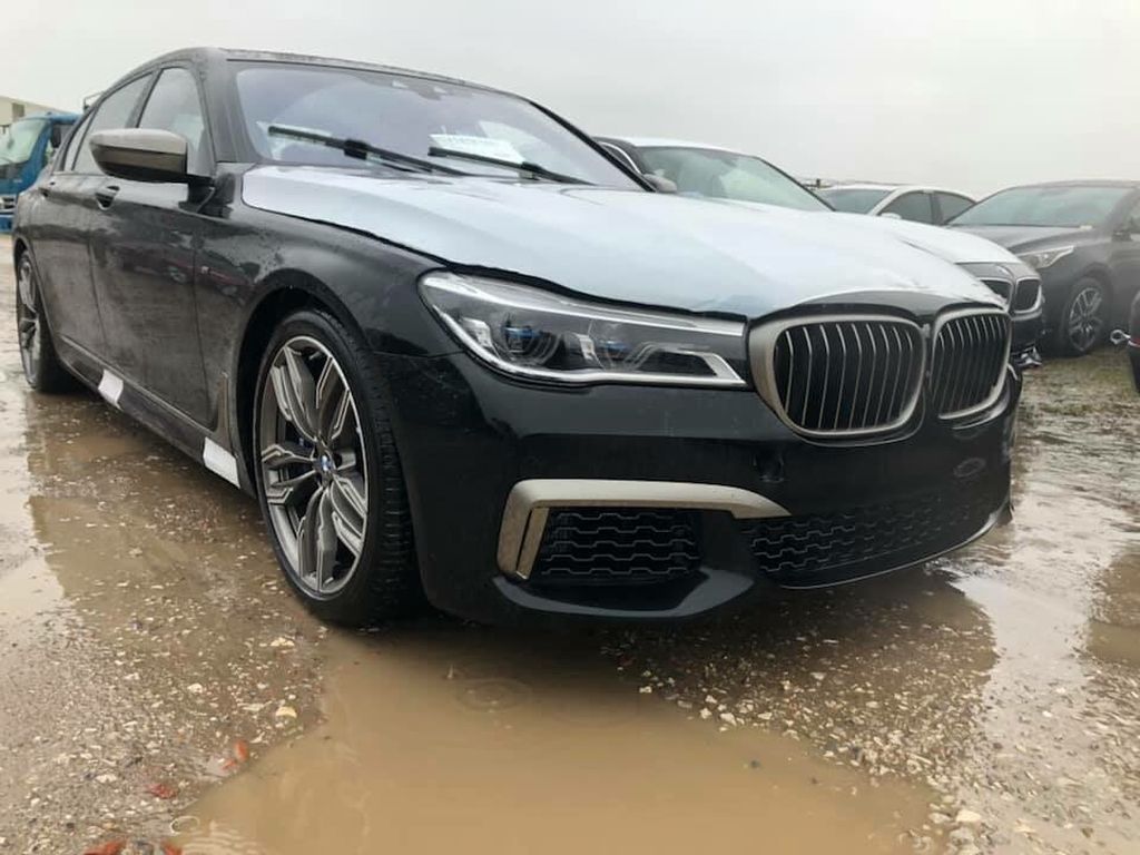 HOT: Sedan hạng sang BMW M760Li xDrive G12 đầu tiên về Việt Nam