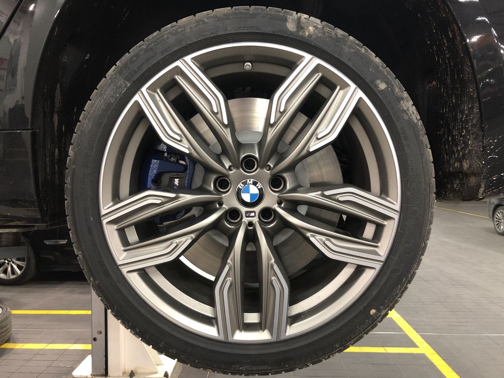 HOT: Sedan hạng sang BMW M760Li xDrive G12 đầu tiên về Việt Nam