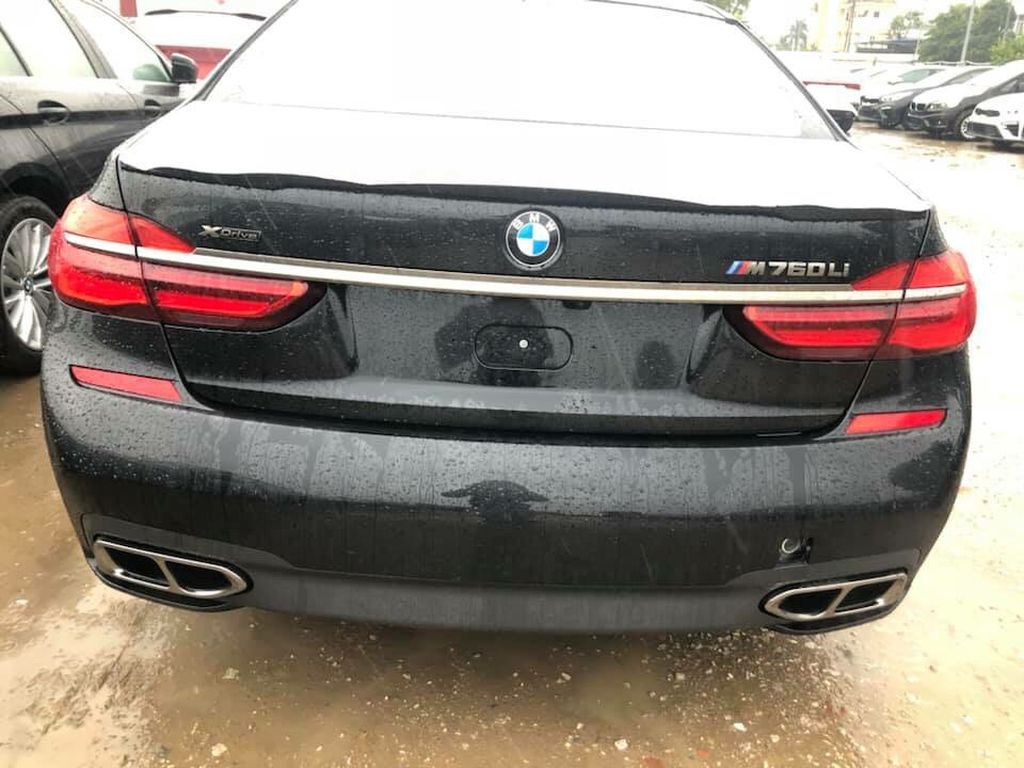 HOT: Sedan hạng sang BMW M760Li xDrive G12 đầu tiên về Việt Nam