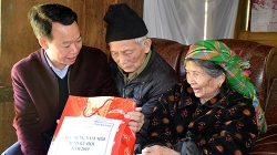 Chủ tịch UBND tỉnh Yên Bái thăm và chúc Tết các gia đình có hoàn cảnh khó khăn