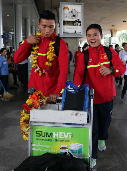 Quang Hải và Văn Hậu đã trở về Việt Nam sau thành công tại Asian 2019.