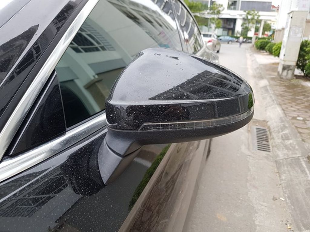 Xi-nhan Led tích hợp trên gương nhỏ nhắn và gọn gàng