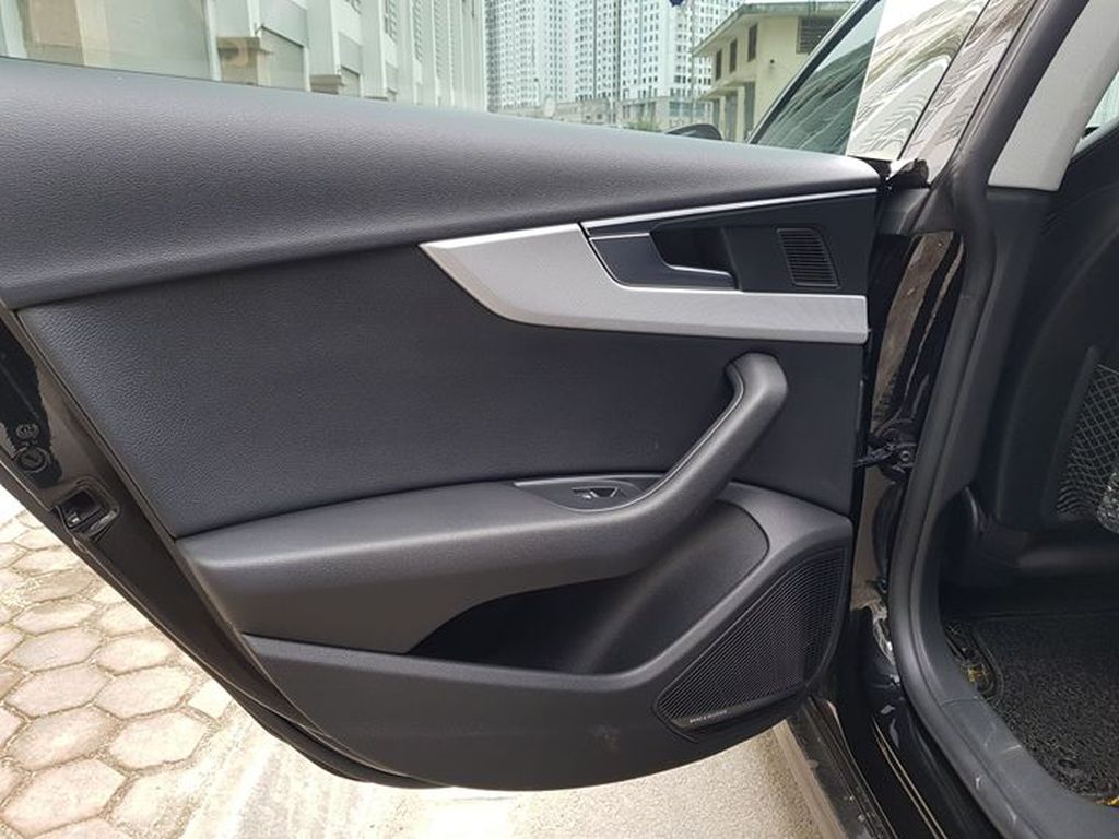 Chỉ với riêng 2 option Apple Car Play và cửa hít đã