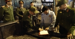 Công an quận Hoàn Kiếm xử phạt nhiều điểm trông giữ xe “chặt chém” trong đêm đón Tết Dương lịch