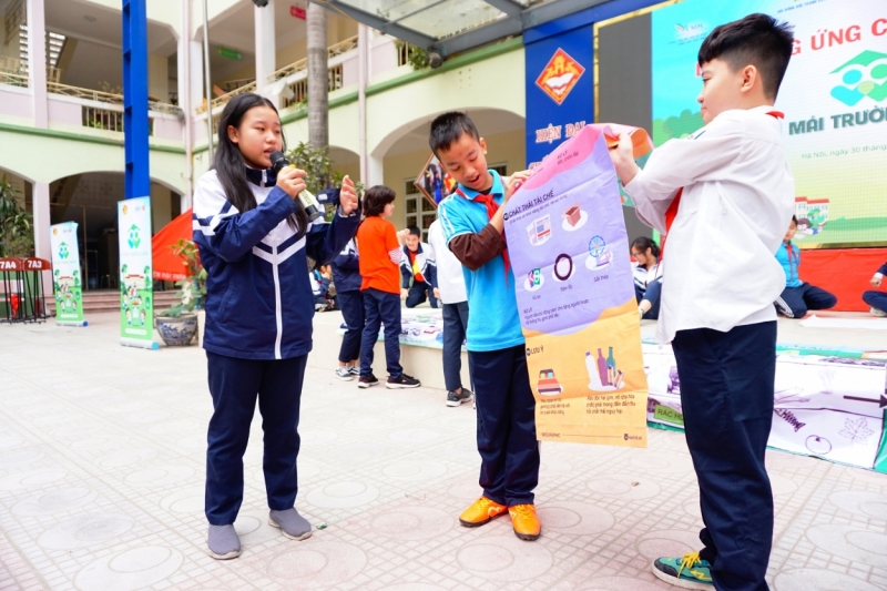 Chương trình Vì mái trường xanh giúp các em học sinh có thêm kiến thức bảo vệ môi trường