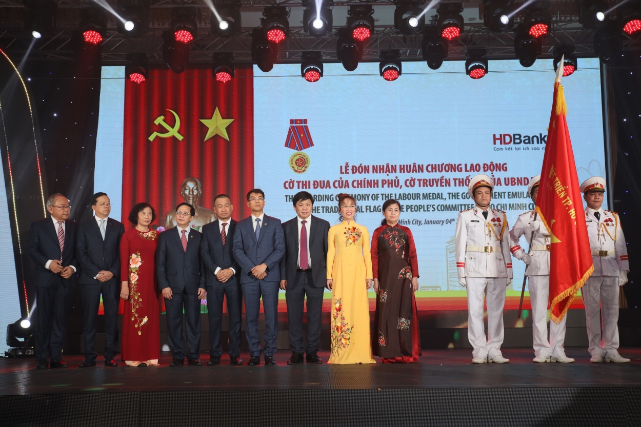 HDBank lần thứ 2 nhận Huân chương Lao động do Chủ tịch nước trao tặng vì những thành tích xuất sắc đột xuất trong quá trình hoạt động kinh doanh, tín dụng và từ thiện.