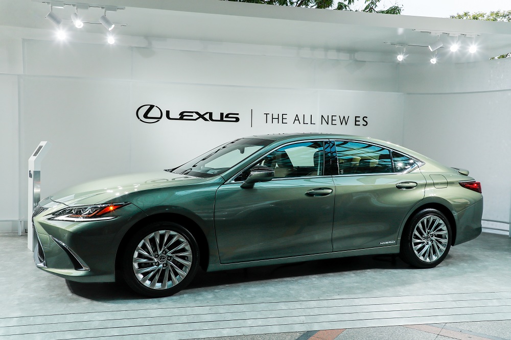 Lexus chính thức giới thiệu phiên bản 2020 của dòng xe LS và ES