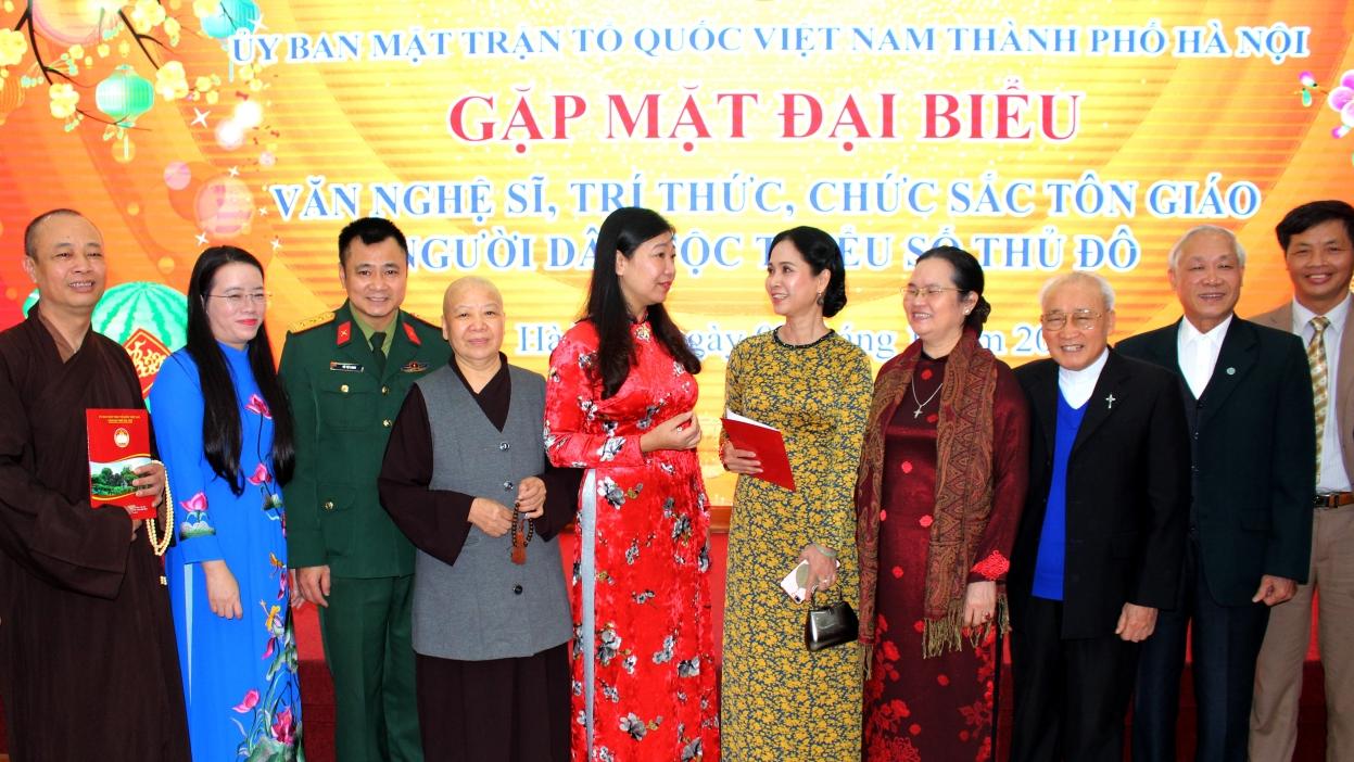 Mặt trận Tổ quốc Việt Nam TP Hà Nội gặp mặt văn nghệ sỹ, trí thức, chức sắc tôn giáo