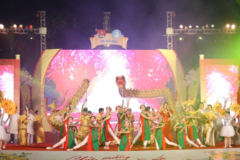 Tuổi trẻ Thủ đô hát múa mừng kỷ niệm 70 năm Ngày truyền thống học sinh, sinh viên và Hội Sinh viên Việt Nam