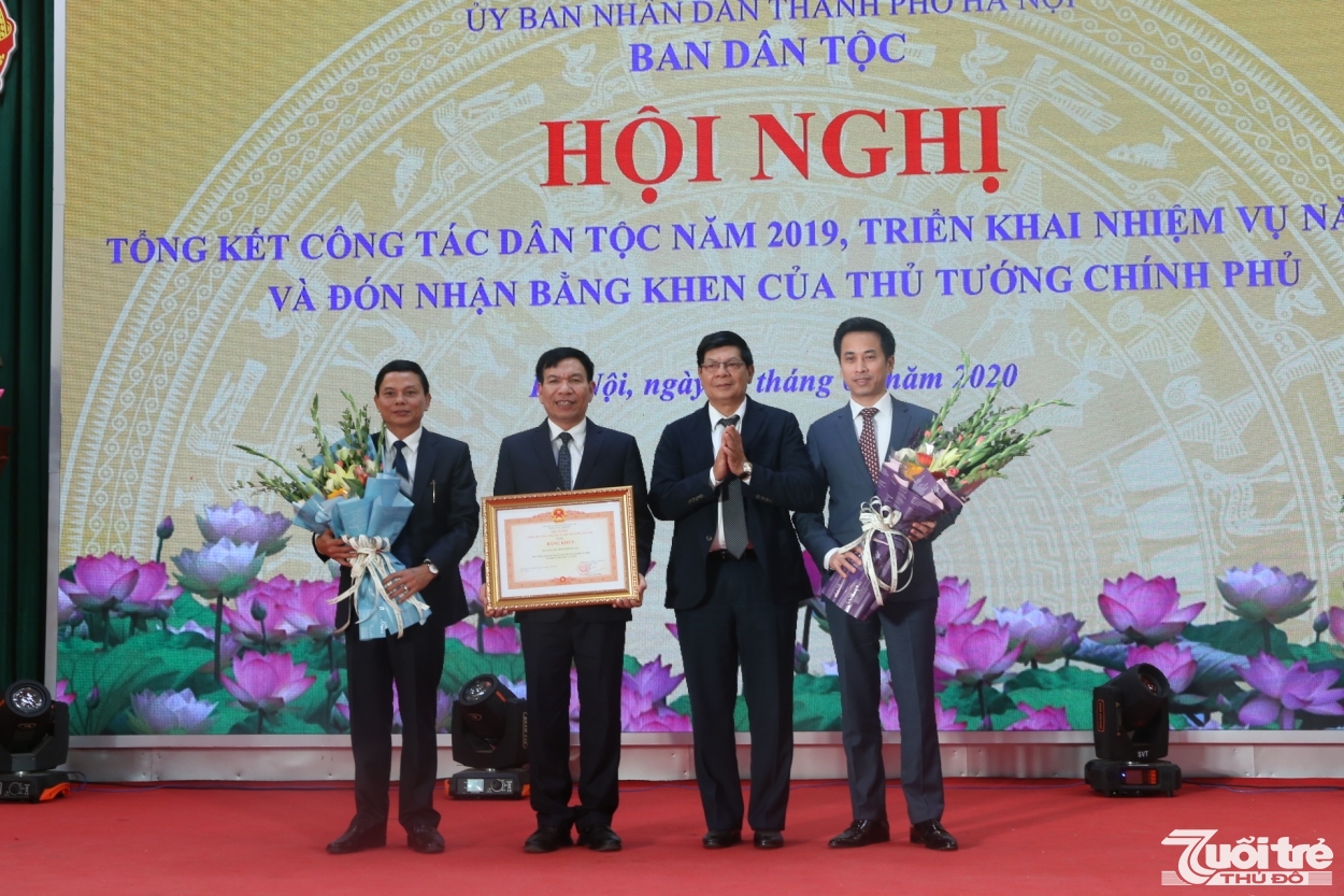 Ban Dân tộc thành phố Hà Nội đón nhận Bằng khen của Thủ tướng Chính phủ