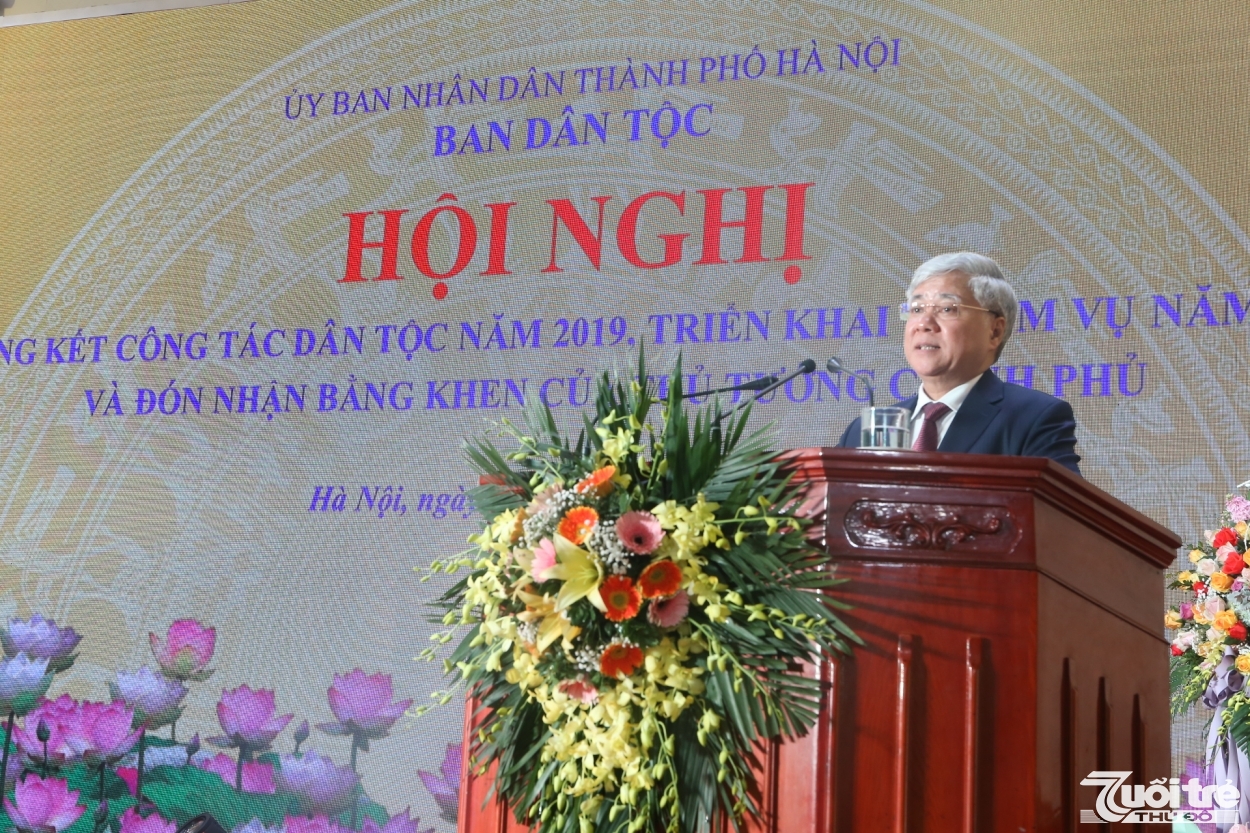 Đồng chí Đỗ Văn Chiến, Ủy viên Trung ương Đảng, Bộ trưởng Chủ nhiệm Ủy ban Dân tộc phát biểu tại Hội nghị