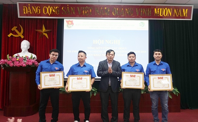 Đoàn thanh niên Transerco đón nhận Cờ thi đua xuất sắc của TƯ Đoàn