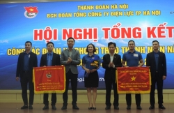 Đoàn Thanh niên EVN HANOI nhận Cờ thi đua xuất sắc dẫn đầu