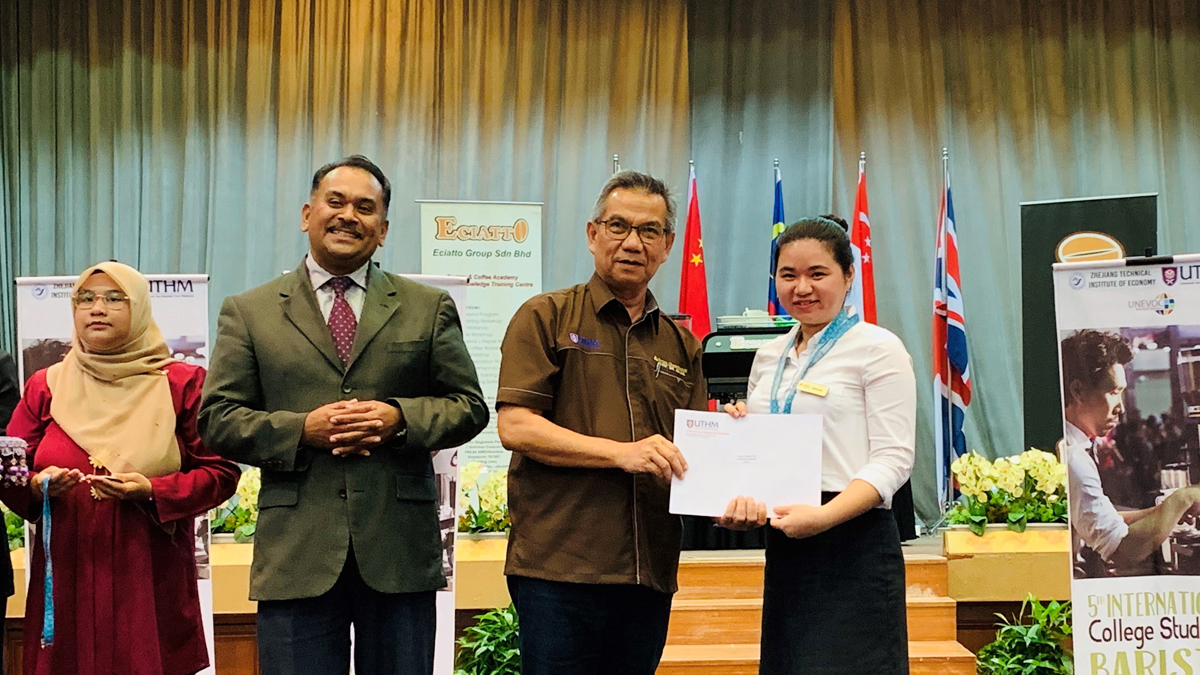 Sinh viên Việt Nam giành huy chương vàng cuộc thi pha chế cà phê quốc tế