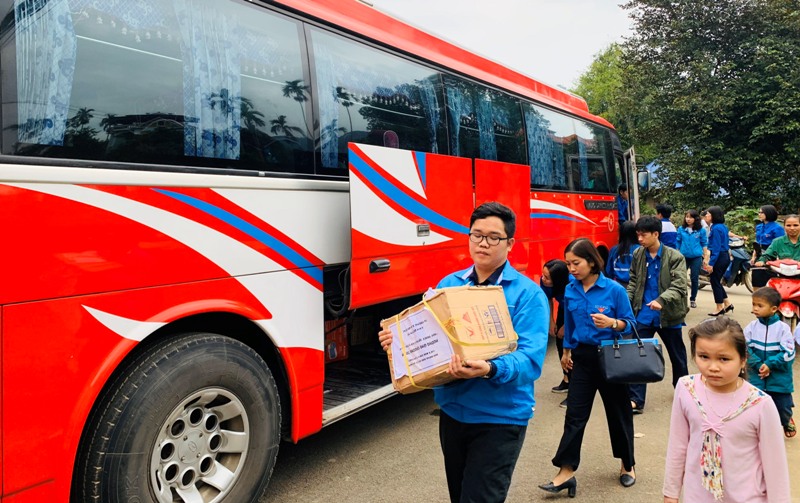 “Tình nguyện mùa đông - Xuân tình nguyện” nhằm chia sẻ với thanh thiếu nhi và người dân có hoàn cảnh khó khăn